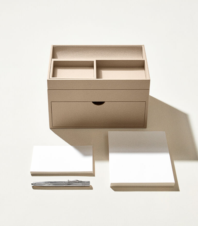 Schreibtisch-Accessoires aus Leder | Smythson