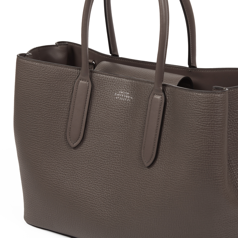 Small Day Tote with Zip in Ludlow