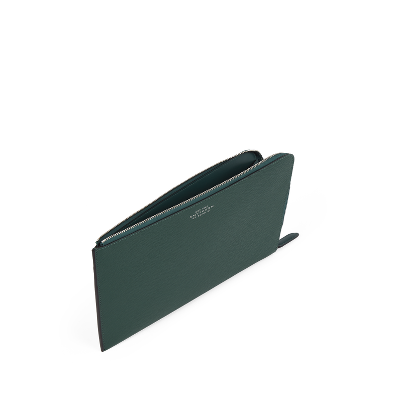 Slim Pouch in Panama