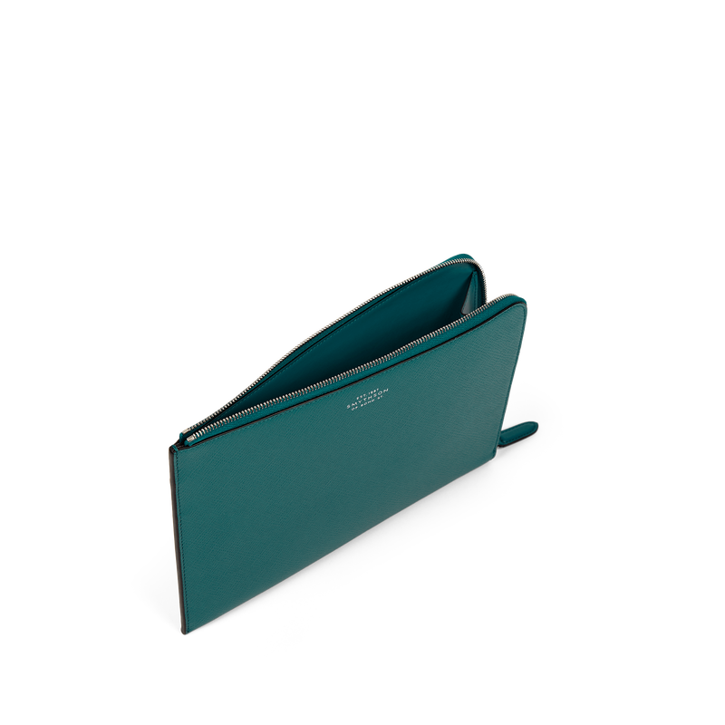 Slim Pouch in Panama