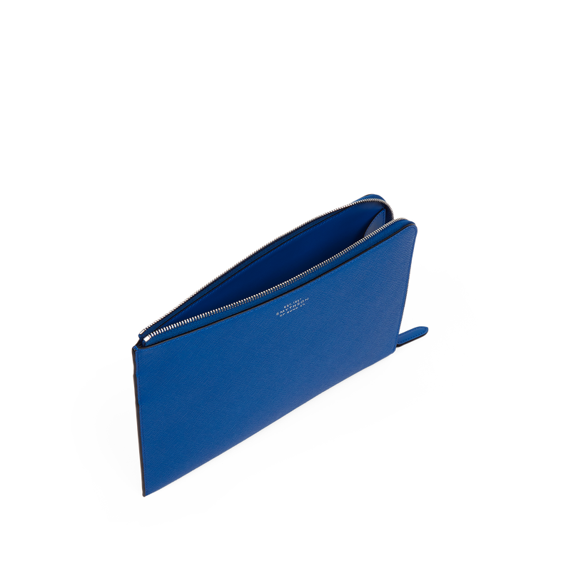 Slim Pouch in Panama