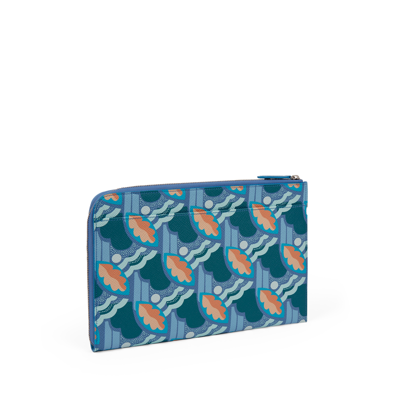 Slim Pouch in Panama