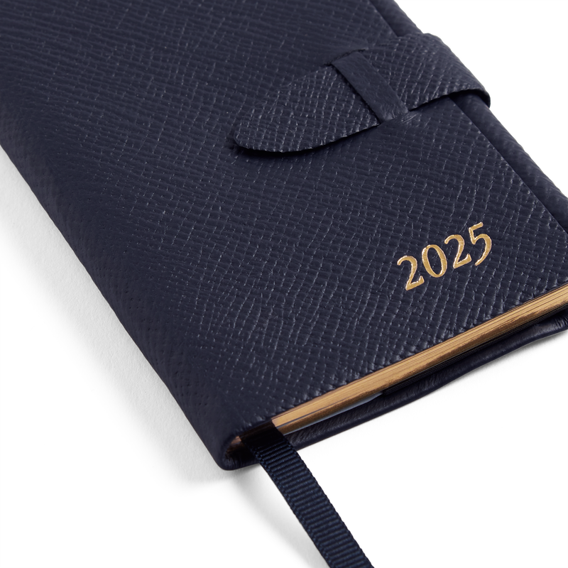 2025 Wafer Weekly Agenda with Pencil in Panama 