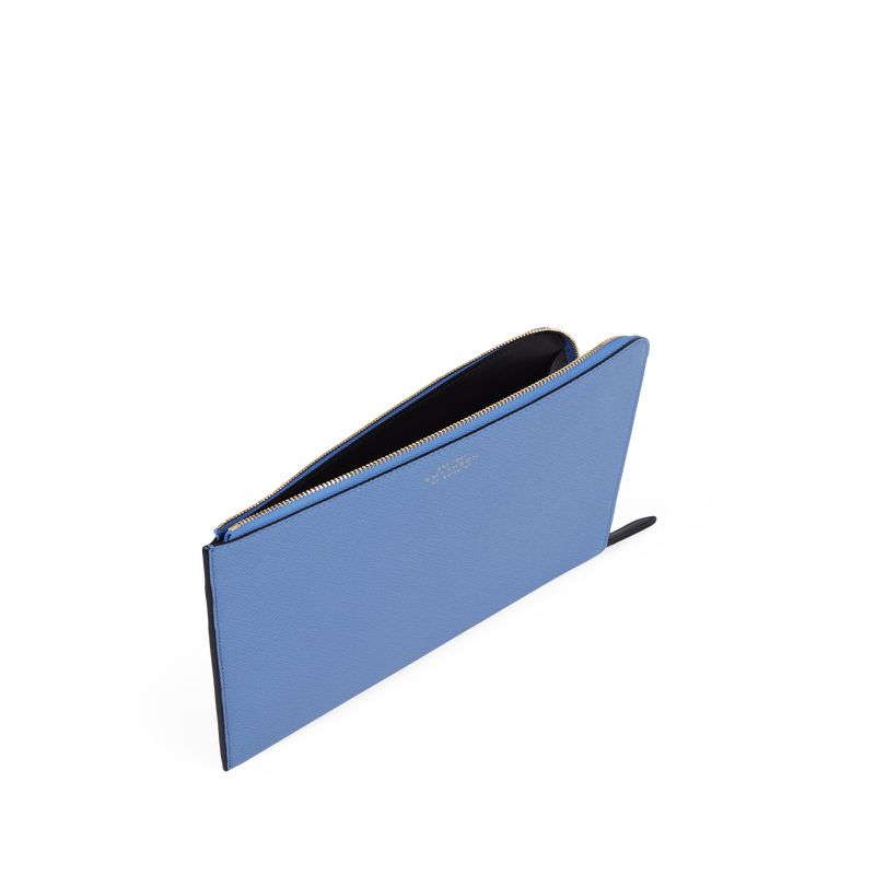Slim Pouch in Panama