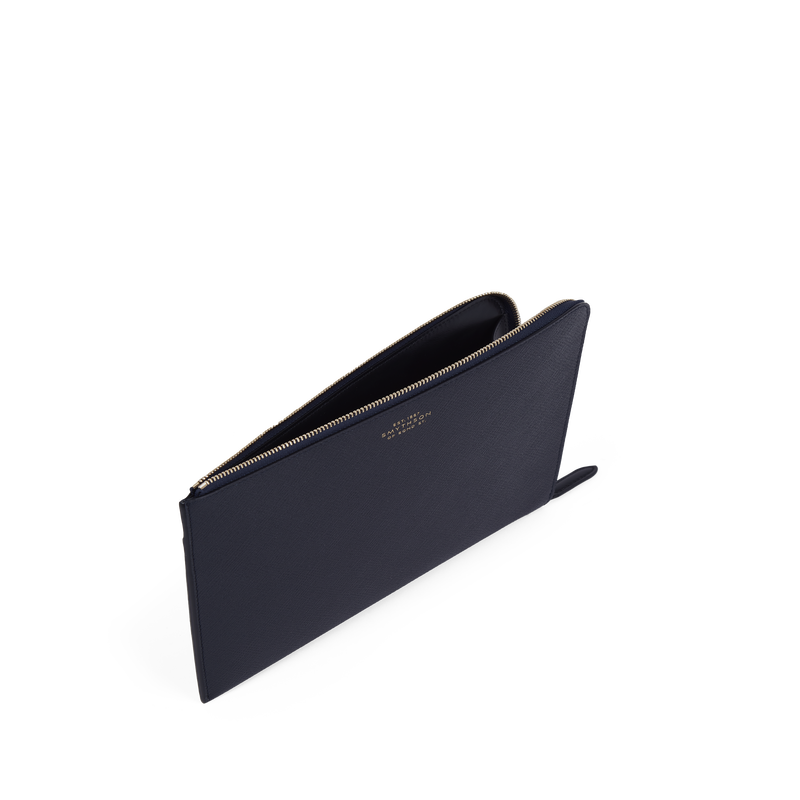 Slim Pouch in Panama